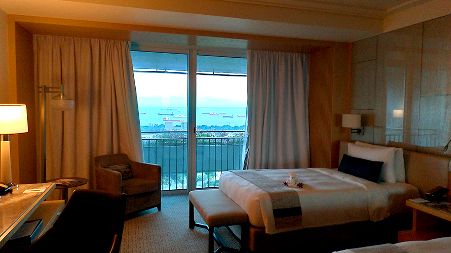 シンガポール マリーナベイサンズ プレミアルーム 自動で開くカーテン