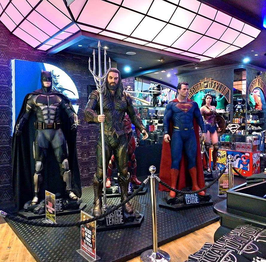 シンガポール DCコミックスヒーローズカフェ ショップス内 ジャスティスリーグ