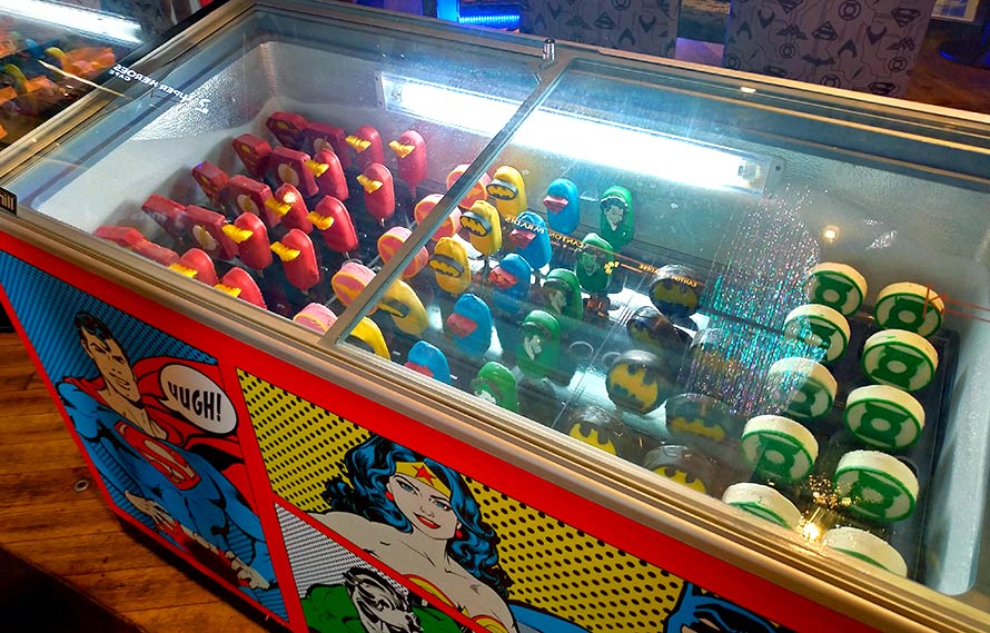 シンガポール DCコミックスヒーローズカフェ ショップス内 アイス
