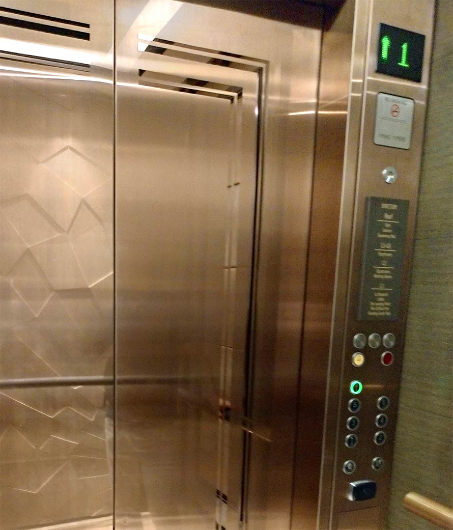 シンガポール フラートンベイホテル内 エレベーター