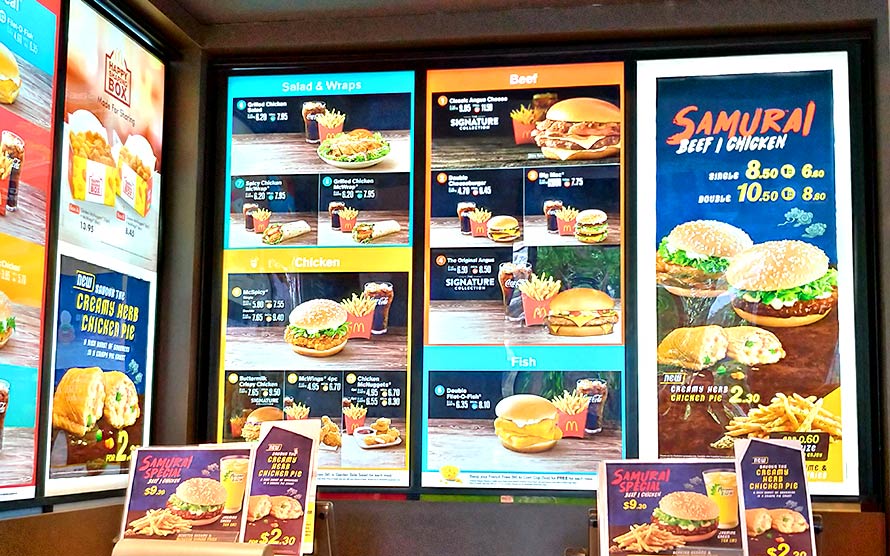 シンガポール マクドナルド ガーデンズバイザベイ内 店内 メニュー表