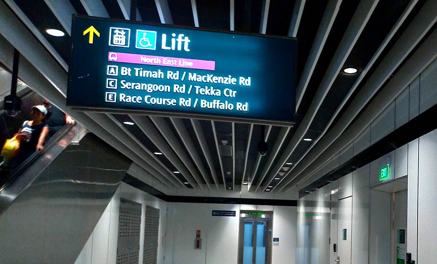 シンガポール 地下鉄 案内板