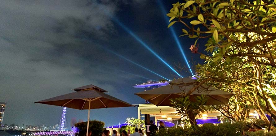 シンガポール Lantern(ランタン)からの風景 マリーナベイサンズのスペクトラ