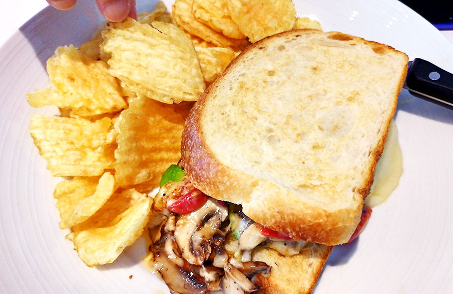 ハワイ ホノルル BOGART'S CAFE(ボガーツカフェ) 超うまいサンドイッチ