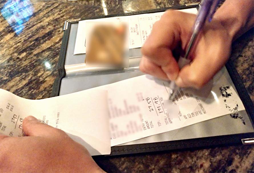 ハワイ お会計方法 レシート チップとの合計などを書き込む