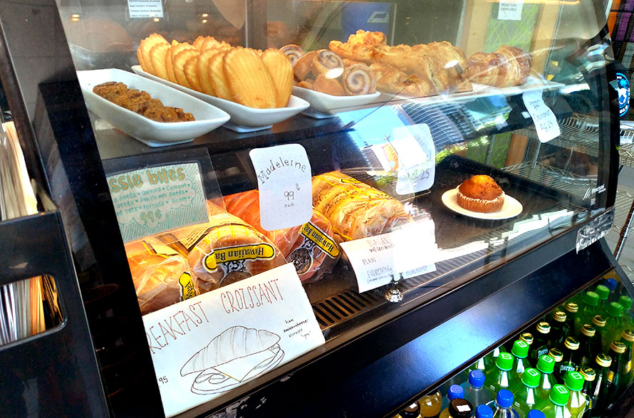 ハワイ ホノルル ワイキキ Gorilla in the Cafe(ゴリラインザカフェ) 店内 レジカウンター付近