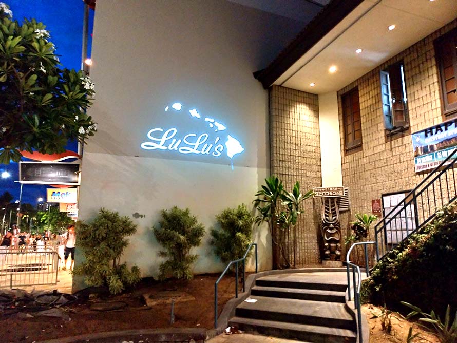 ハワイ ホノルル LULU'S WAIKIKI(ルルズワイキキ) 入口の階段