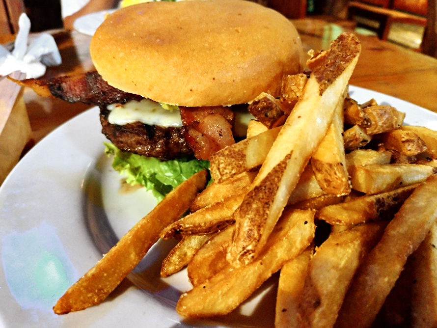 ハワイ ホノルル LULU'S WAIKIKI(ルルズワイキキ) マグナム P.I バーガー