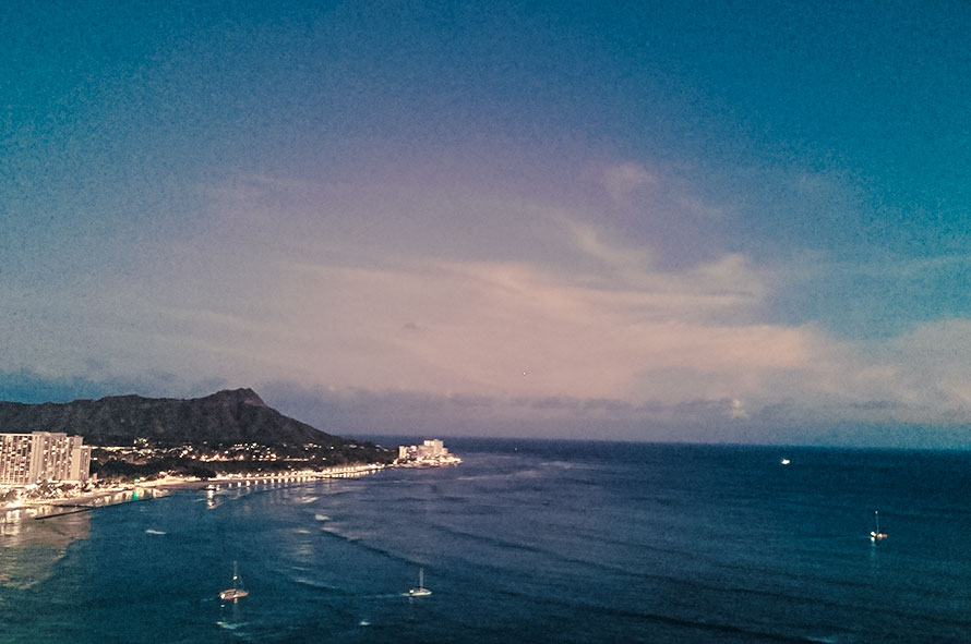 ハワイ ホノルル シェラトンワイキキより 夜のダイヤモンドヘッド方面