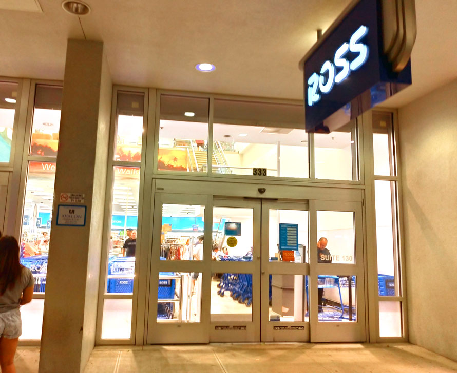 ハワイ オアフ島 ホノルル ワイキキ ロス ドレス フォー レス 入口