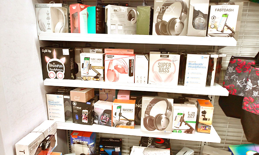 ハワイ オアフ島 ホノルル ワイキキ ロス ドレス フォー レス ヘッドホン